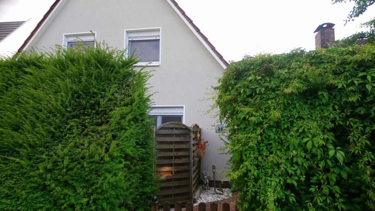 Privates Einzelzimmer Bei Der Weser-Ems-Halle Oldenburg Exterior photo